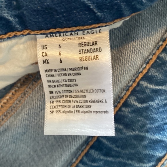 American Eagle blue denim jeans in size US 6. - Picture 4 of 4